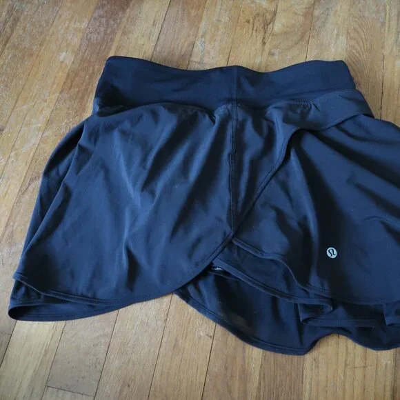 Lululemon Flutter Hem High-Rise Tennis Skirt size 6 in Black - Picture 3 of 7